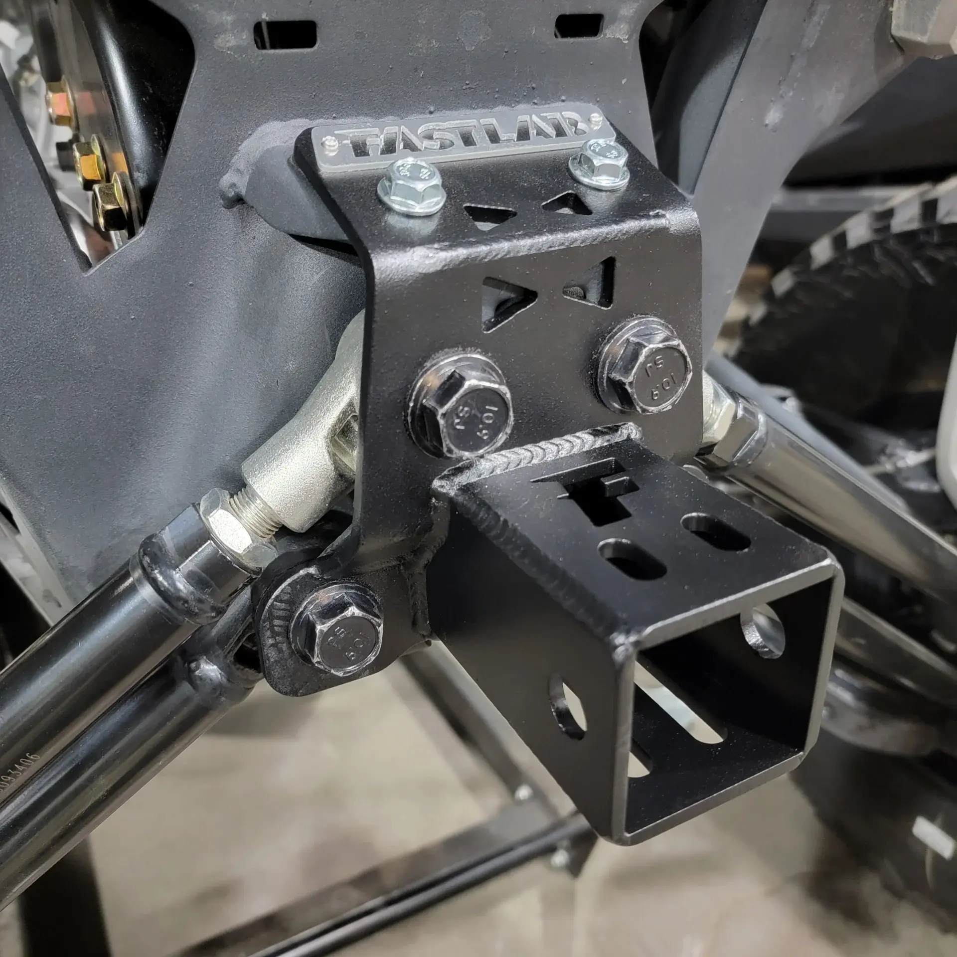 Maverick R Hitch Pull Plate — view 2