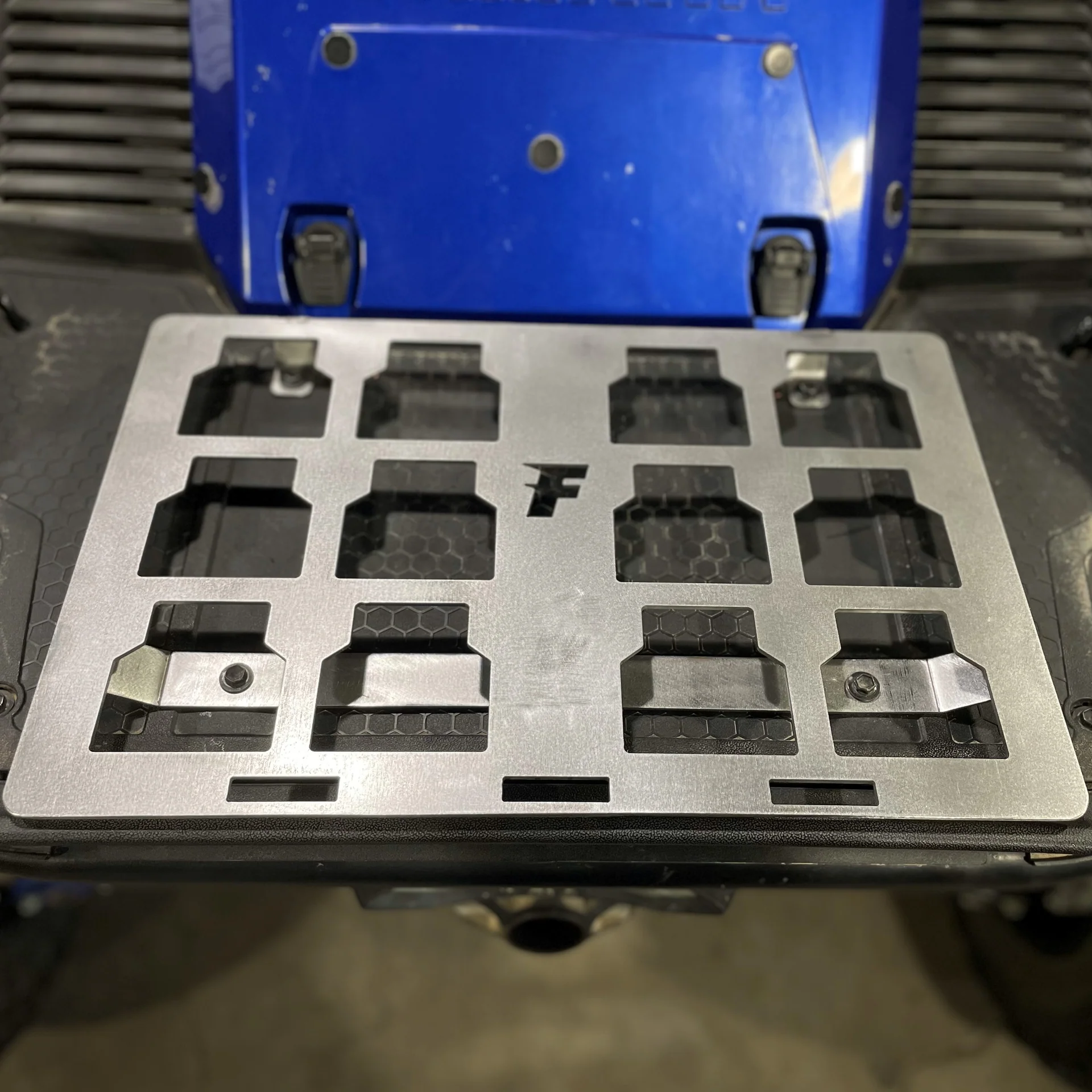 2019 YXZ Bed Milwaukee Double Packout Mount — view 4
