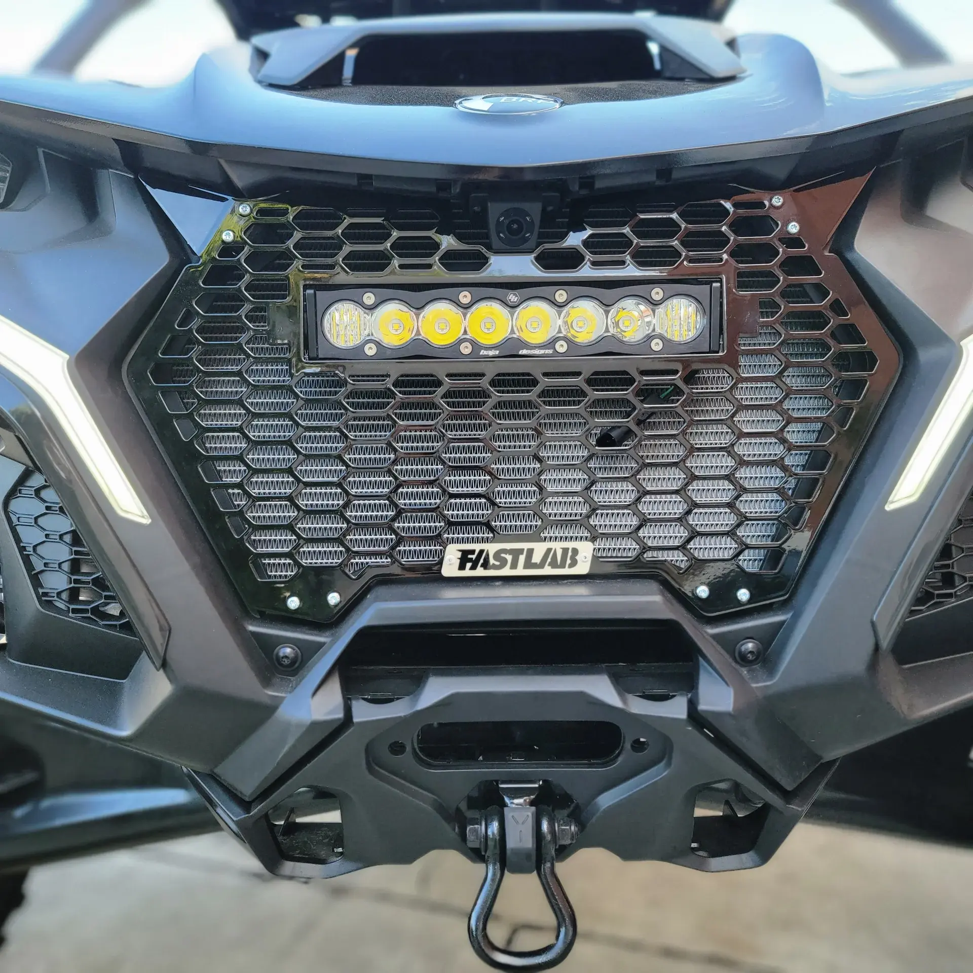 Maverick R Grill With S8 Light Bar — view 2