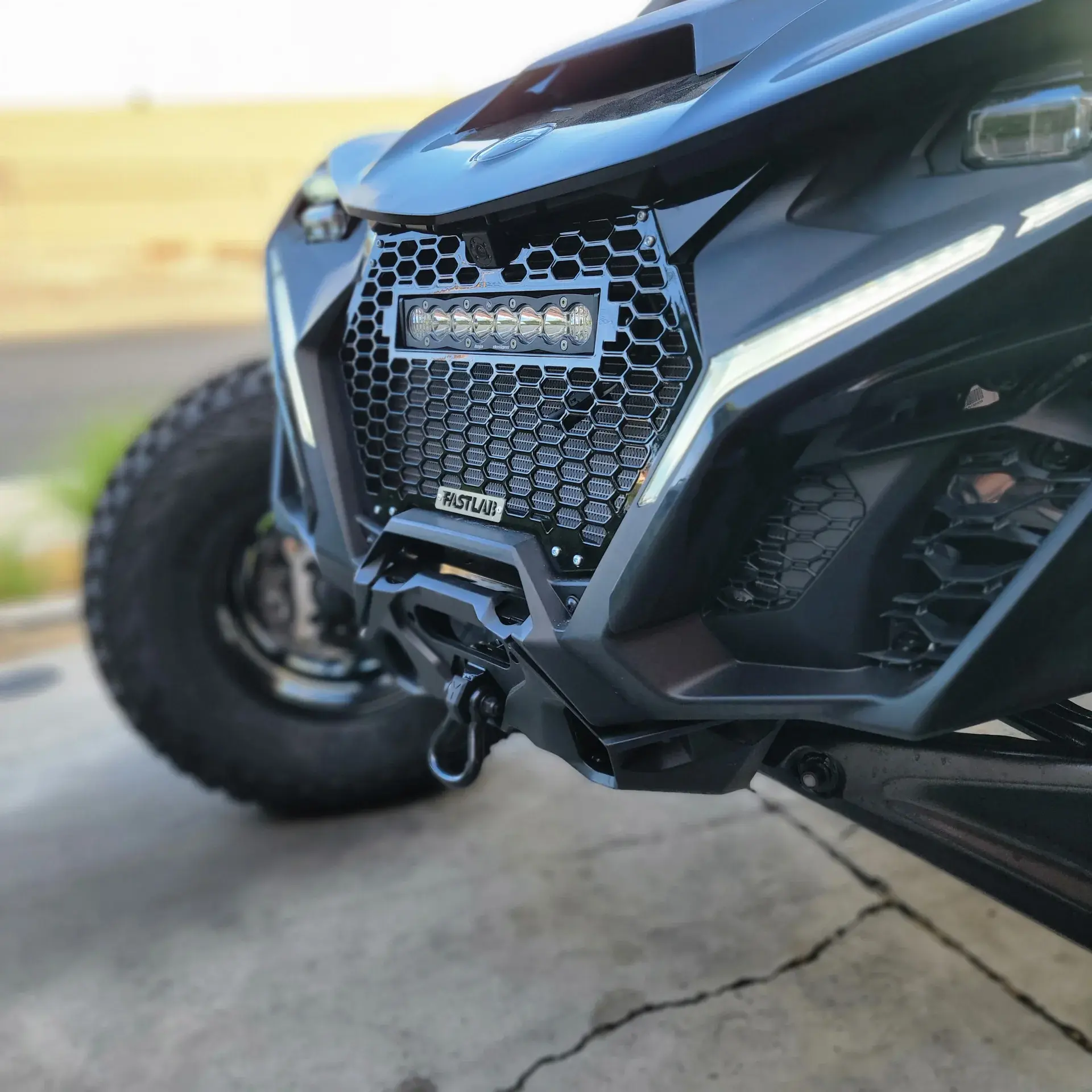 Maverick R Grill With S8 Light Bar — view 3