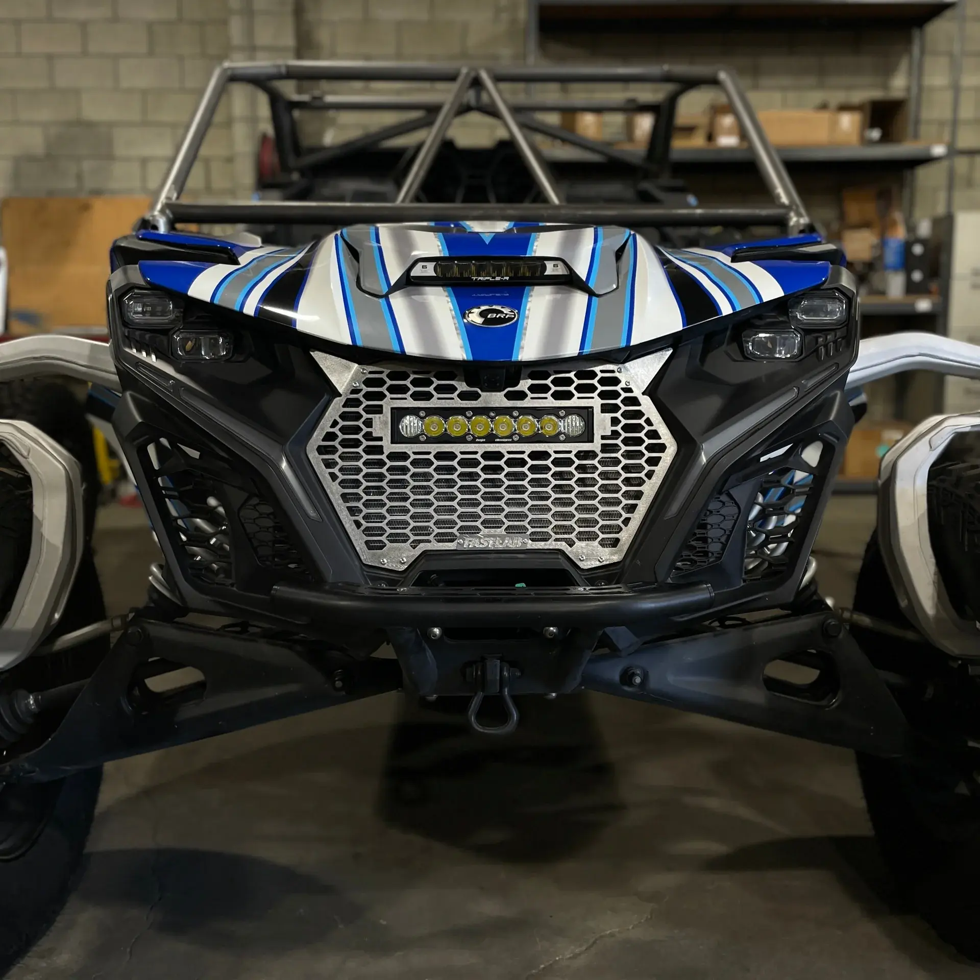 Maverick R Grill With S8 Light Bar — view 6